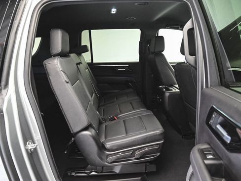 Used 2025 Chevrolet Suburban Z71 AWD/4WD image 17