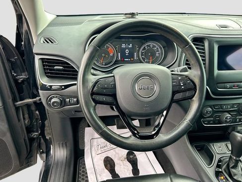 Used 2019 Jeep Cherokee Latitude Plus FWD image 8