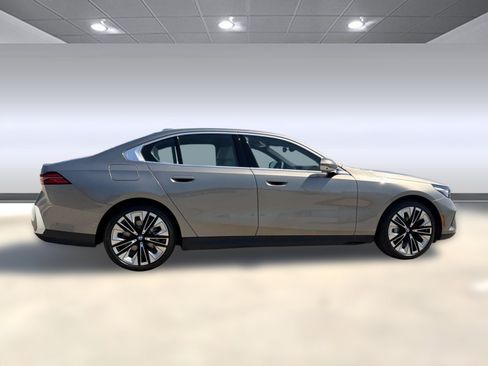 Used 2026 BMW 530i w/ Premium Package RWD image 7