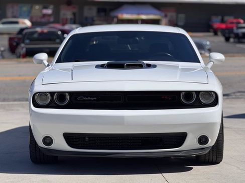 Used 2015 Dodge Challenger R/T RWD image 3