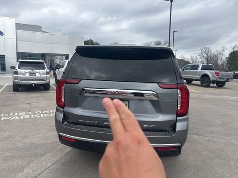 Used 2022 GMC Yukon SLT w/ SLT Luxury Package image 14