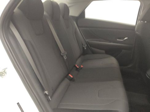 Used 2021 Hyundai Elantra SE image 19