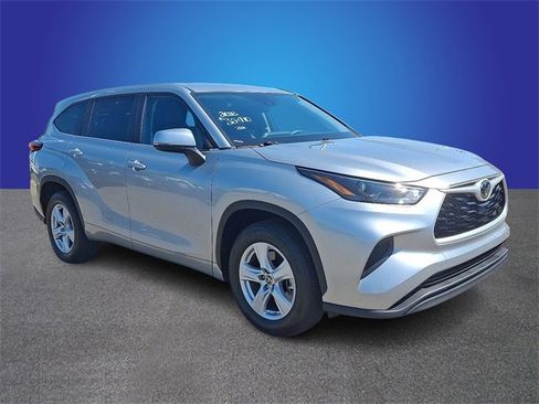 Used 2023 Toyota Highlander L image 3