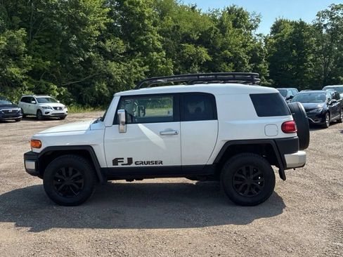 Used 2014 Toyota FJ Cruiser 4WD w/ Convenience Package image 3