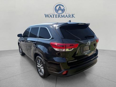 Used 2018 Toyota Highlander XLE AWD/4WD image 2