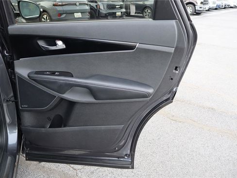 Used 2018 Kia Sorento SX image 32