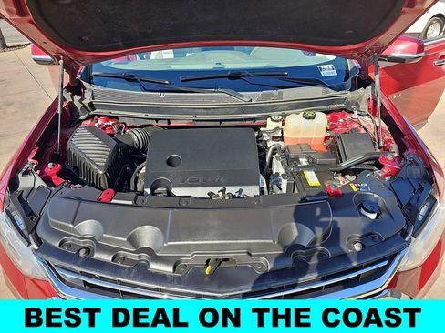 Used 2018 Chevrolet Traverse Premier w/ Driver Confidence II Package FWD image 32