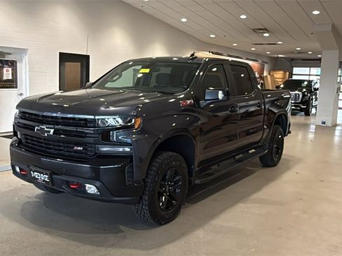 Used 2020 Chevrolet Silverado 1500 LT Trail Boss image 3