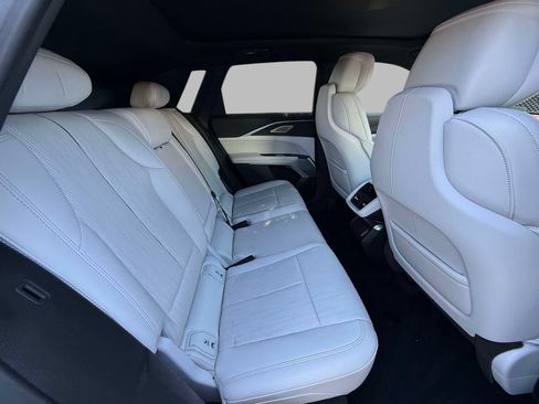 Used 2024 Cadillac Lyriq Luxury RWD image 16