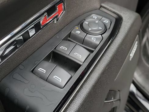 Used 2023 GMC Sierra 1500 AT4 w/ Technology Package AWD/4WD image 9