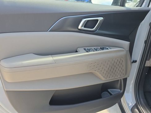 New 2027 Kia Carnival FWD image 17