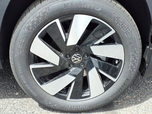 New 2026 Volkswagen Atlas Cross Sport SE FWD image 8