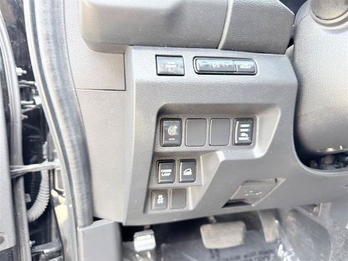 Used 2022 Nissan Frontier SV AWD/4WD image 9