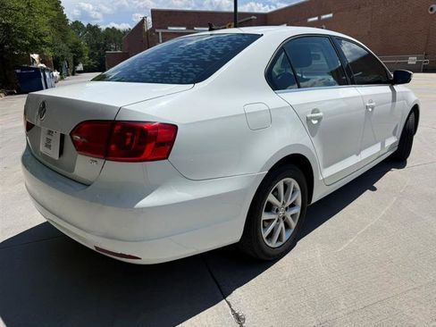 Used 2014 Volkswagen Jetta SE FWD image 2