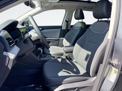 Used 2023 Volkswagen Taos SE w/ Panoramic Sunroof Package FWD image 13