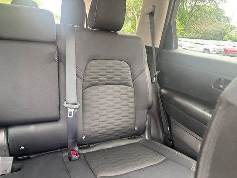Used 2025 Nissan Pathfinder SV AWD/4WD image 40