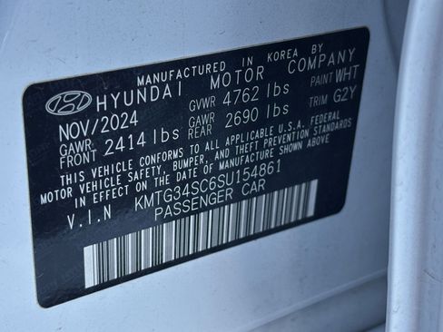 Used 2025 Genesis G70 2.5T image 30