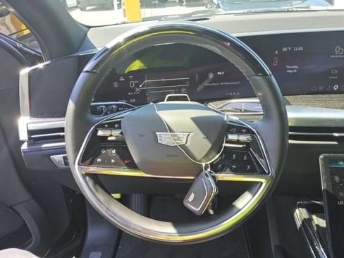 Used 2025 Cadillac Escalade IQ Luxury 1 AWD/4WD image 2