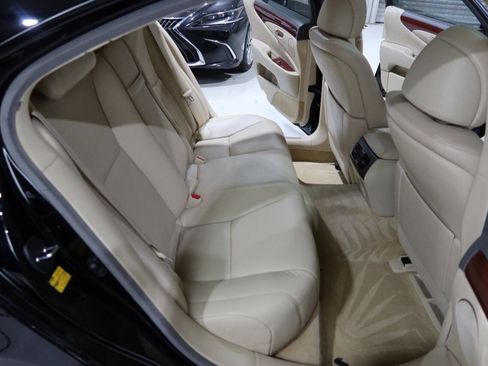 Used 2012 Lexus LS 460 w/ Comfort Pkg RWD image 15