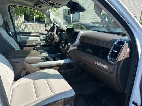 Used 2025 RAM 1500 Laramie AWD/4WD image 5