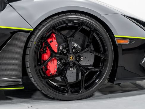 Used 2024 Lamborghini Revuelto AWD/4WD image 44
