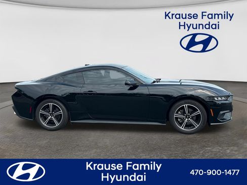 Used 2024 Ford Mustang Coupe RWD image 8