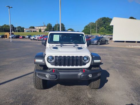 Used 2024 Jeep Gladiator Rubicon w/ Technology Group image 8