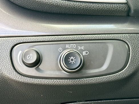 Used 2021 Buick Encore Preferred image 11