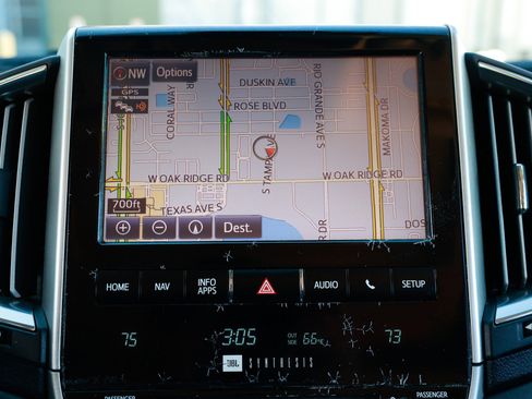 Used 2017 Toyota Land Cruiser image 42