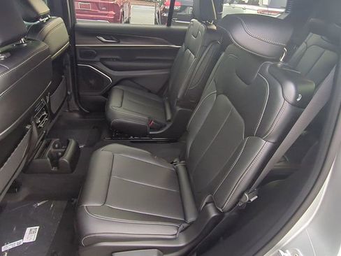 New 2026 Jeep Grand Cherokee L Limited w/ Luxury Tech Group II AWD/4WD image 31