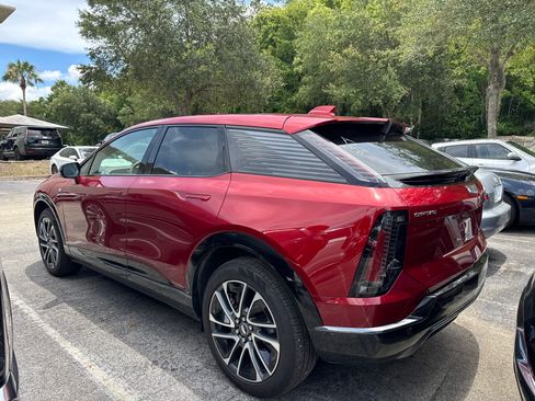 Used 2025 Cadillac Optiq Sport 2 w/ LPO, Floor Liner Package AWD/4WD image 2