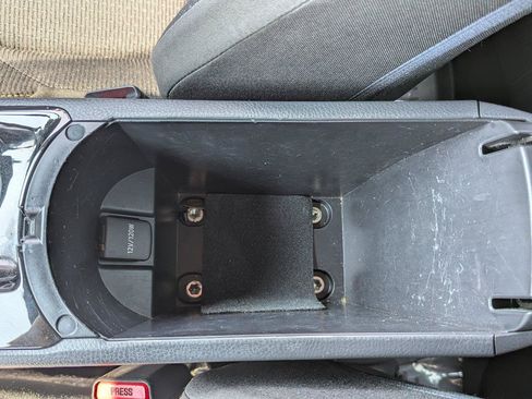 Used 2019 Toyota C-HR XLE FWD image 21