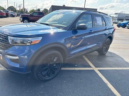 Used 2021 Ford Explorer XLT w/ Equipment Group 202A AWD/4WD image 18