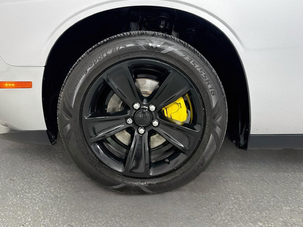 Used 2023 Dodge Challenger SXT RWD image 31
