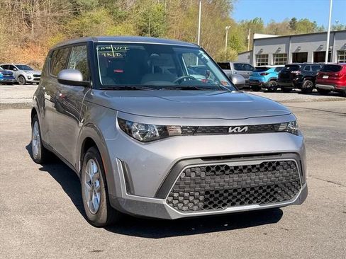 Used 2025 Kia Soul LX w/ LX Technology Package FWD image 18