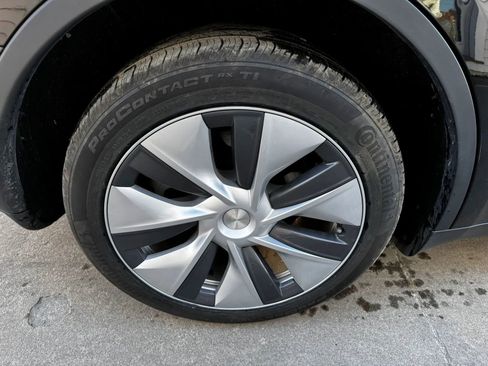 Used 2023 Tesla Model Y Long Range image 30