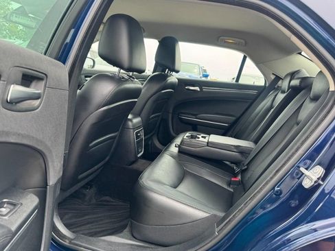 Used 2016 Chrysler 300 Limited RWD image 10