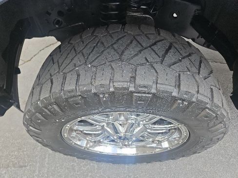 Used 2017 Ford F150 Platinum w/ Equipment Group 701A Luxury AWD/4WD image 6