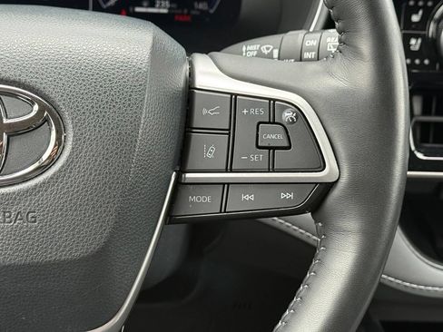 Used 2024 Toyota Highlander Limited AWD/4WD image 10