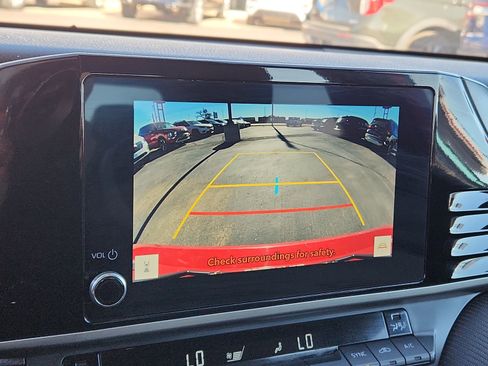 Used 2025 Toyota Camry SE image 13