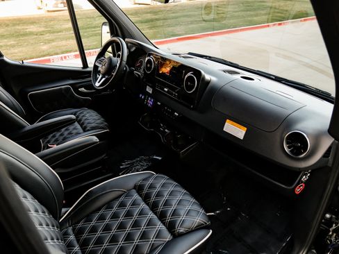 Used 2024 Mercedes-Benz Sprinter 3500 image 44