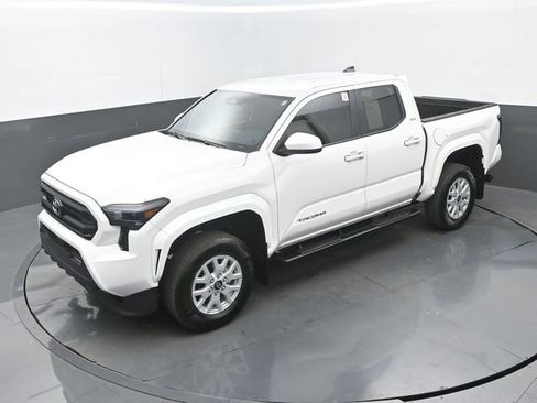 Used 2025 Toyota Tacoma SR5 RWD image 29