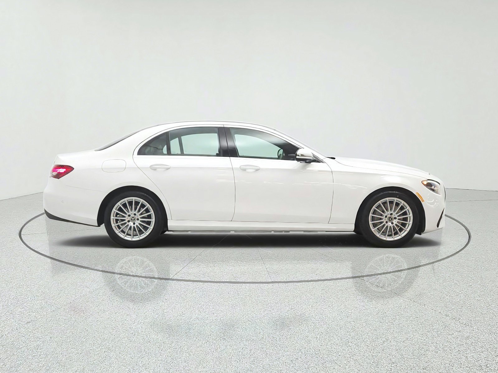 Used 2023 Mercedes-Benz E 350 Sedan image 4