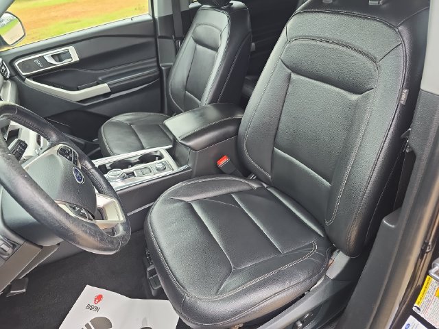 Used 2021 Ford Explorer XLT w/ Equipment Group 202A AWD/4WD image 16