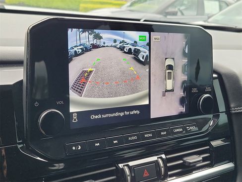 Used 2024 Nissan Pathfinder Platinum w/ Cargo Package image 32