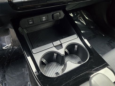 Used 2024 Toyota Prius LE image 22