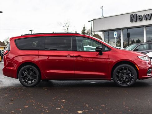 New 2026 Chrysler Pacifica Select w/ S Appearance Package AWD/4WD image 7