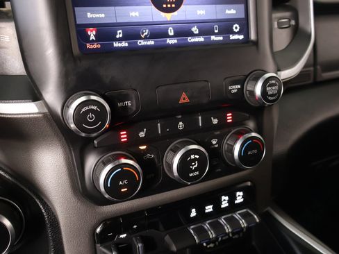 Used 2020 RAM 1500 Big Horn AWD/4WD image 7