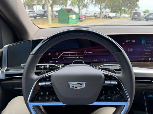 Certified 2025 Cadillac Escalade Premium Luxury w/ Touring Package AWD/4WD image 19