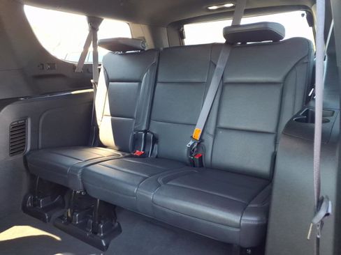 Used 2024 Chevrolet Suburban LT w/ Luxury Package AWD/4WD image 26